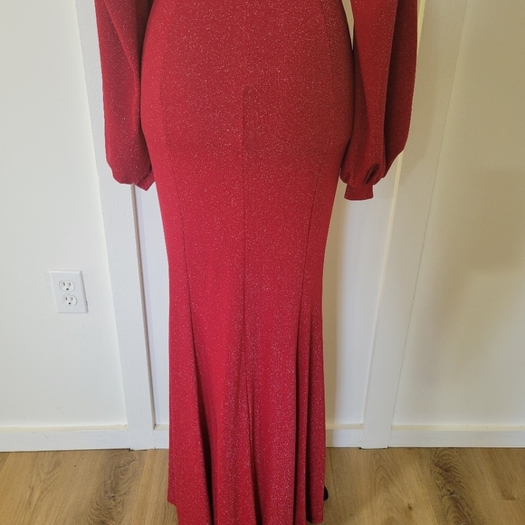 Elegant Red Long Sleeve Gown - Picture 5 of 15
